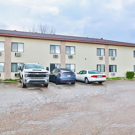 Oyo Hotel Pipestone Mn, Canterbury Park Extérieur photo