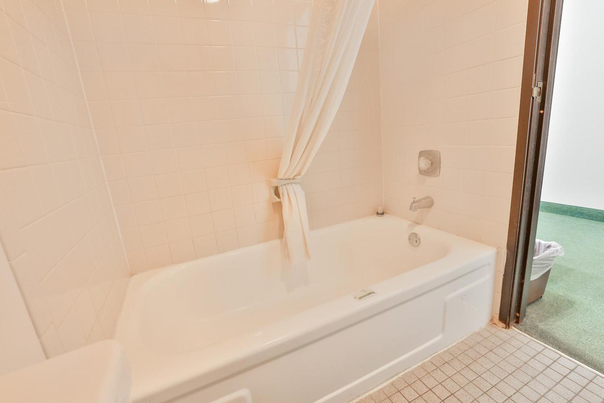 Oyo Hotel Pipestone Mn, Canterbury Park Extérieur photo