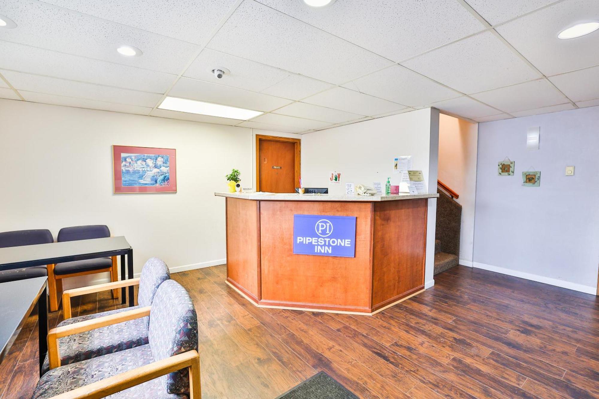 Oyo Hotel Pipestone Mn, Canterbury Park Extérieur photo