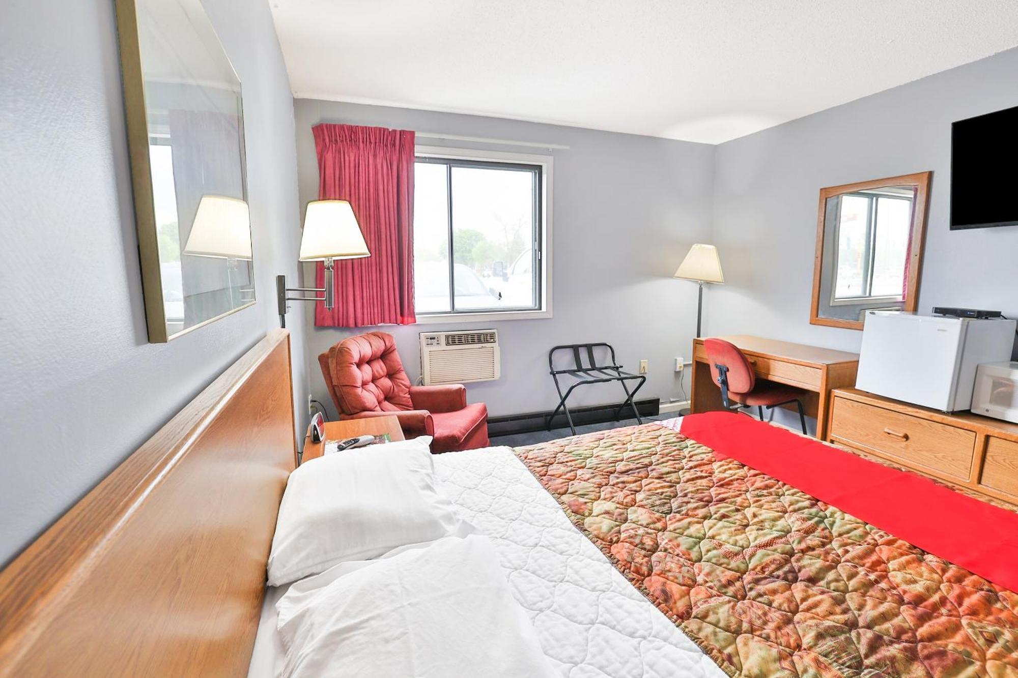 Oyo Hotel Pipestone Mn, Canterbury Park Extérieur photo