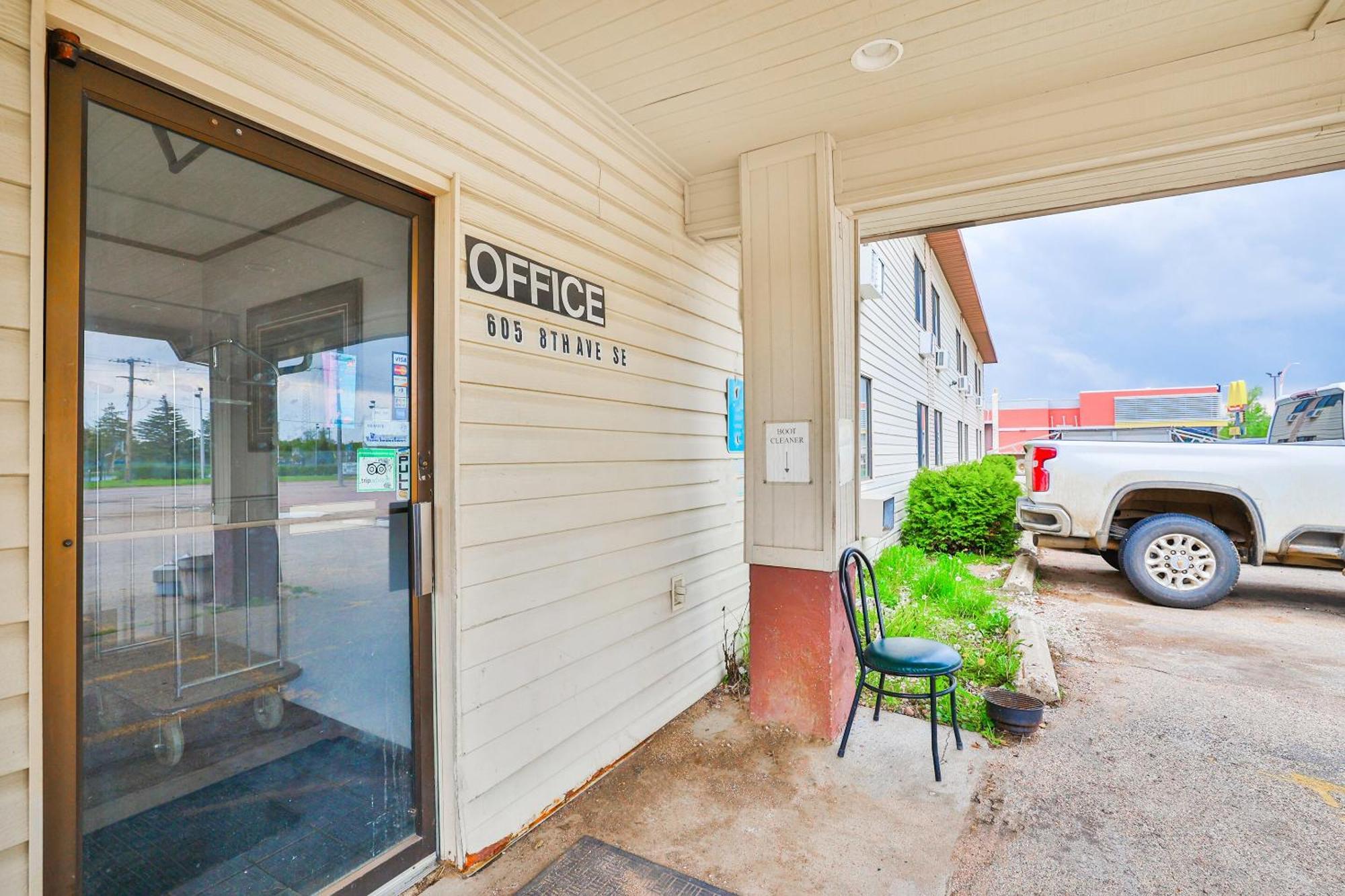 Oyo Hotel Pipestone Mn, Canterbury Park Extérieur photo