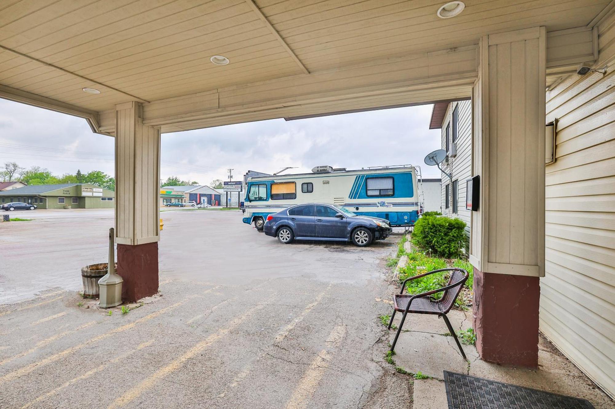 Oyo Hotel Pipestone Mn, Canterbury Park Extérieur photo